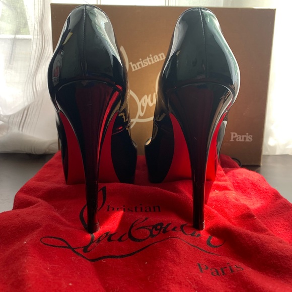 ‼️Reposhing‼️ Christian Louboutin red bottoms - Picture 2 of 6